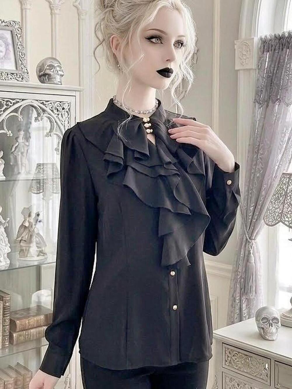 Black ruffle blouse with gold buttons and gold buttons Size: XXL